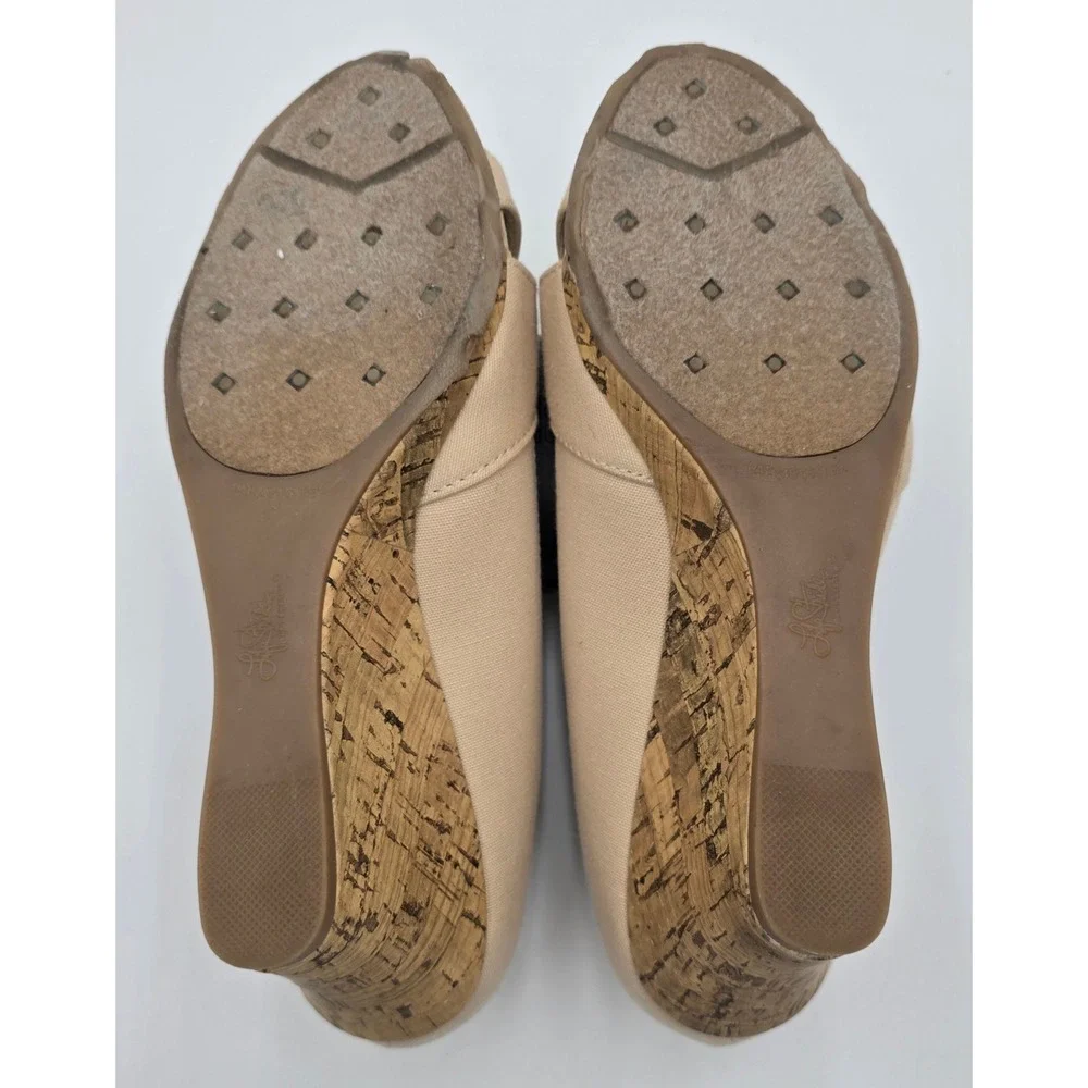 LifeStride Rogue Women's 8.5M Beige Canvas Peep Toe Cork Wedge Sandals